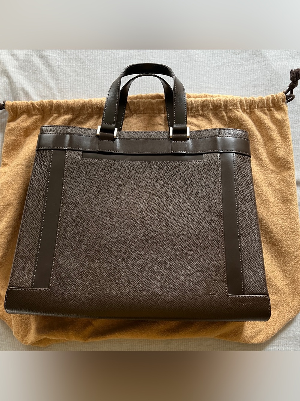 Authentic Rare Louis Vuitton Taiga Kasbek PM Brown Leather Tote Bag